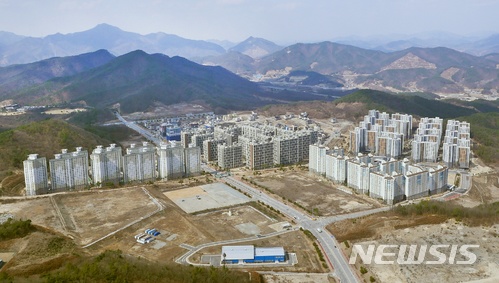 【충주=뉴시스】공동주택 밀집한 서충주신도시. (사진=충주시 제공) photo@newsis.com