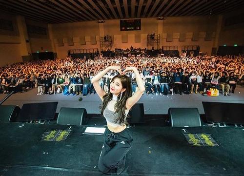 피팅모델 성추행…수지, 국민청원 동참