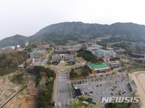 【창원=뉴시스】 홍정명 기자 = 국립 창원대학교 전경. 18일 창원대학교는 교육부와 한국연구재단이 실시한 국제협력선도대학육성지원사업 최종평가에서 ‘최우수’ 등급을 받았다고 밝혔다.2018.05.18.(사진=뉴시스 자료사진) photo@newsis.com