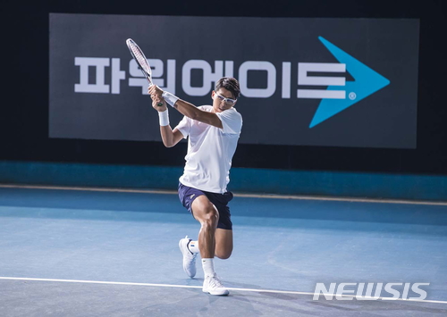 【서울=뉴시스】코카-콜라의 스포츠음료 브랜드 파워에이드는 한국 테니스 간판선수인 정현을 브랜드 모델로 발탁하고 다양한 캠페인을 진행할 예정이라고 18일 밝혔다.2018.5.18(사진=한국코카콜라 제공) photo@newsis.com