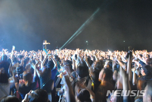 암표 판치는 대학 축제…"웃돈 2~3배는 기본"