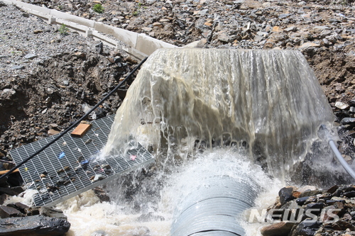 【정선=뉴시스】김태식 기자 = 19일 동계올림픽이 열린 강원 정선 알파인경기장이 폭우로 인해 폭격을 맞은 것처럼 폐허로 변했다. 2018.05.19. newsenv＠newsis.com