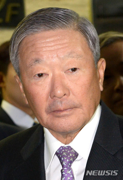 【서울=뉴시스】구본무 LG그룹 회장이 숙환으로 별세했다. 20일 LG그룹 등에 따르면 구본무 회장은 와병 중이던 서울대병원에서 20일 오전 9시52분 세상을 떠났다. 2018.05.20. (사진=뉴시스 DB) photo@NEWSIS.COM