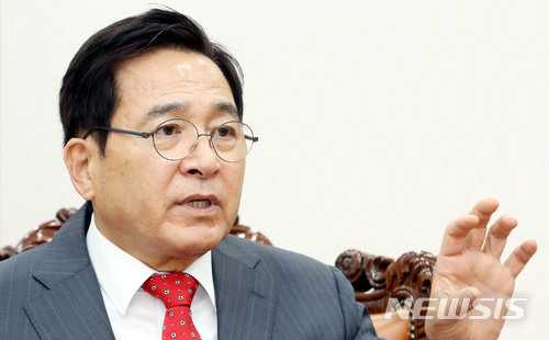 【서울=뉴시스】이종철 기자 = 심재철 국회부의장이 18일 서울 여의도 국회에서 뉴시스와 인터뷰를 갖고 소회를 밝히고 있다. 2018.05.21.jc4321@newsis.com