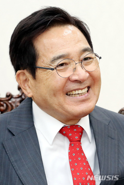 【서울=뉴시스】이종철 기자 = 심재철 국회부의장이 18일 서울 여의도 국회에서 뉴시스와 인터뷰를 갖고 소회를 밝히고 있다. 2018.05.21.jc4321@newsis.com