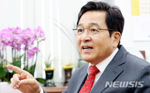 【서울=뉴시스】이종철 기자 = 심재철 국회부의장이 18일 서울 여의도 국회에서 뉴시스와 인터뷰를 갖고 소회를 밝히고 있다. 2018.05.21.jc4321@newsis.com