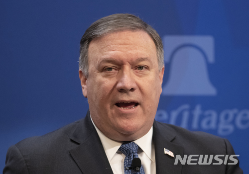 【워싱턴=AP/뉴시스】 마이크 폼페이오 미국 재무장관이 21일(현지시간) 미국 워싱턴 헤리티지 재단에서 이란 문제와 관련해 연설하고 있다.