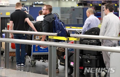 풍계리 취재 외신들, 원산 상황 속속 보도…"숙소엔 페인트 냄새"