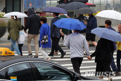 우산 챙기세요…전국 흐리고 비