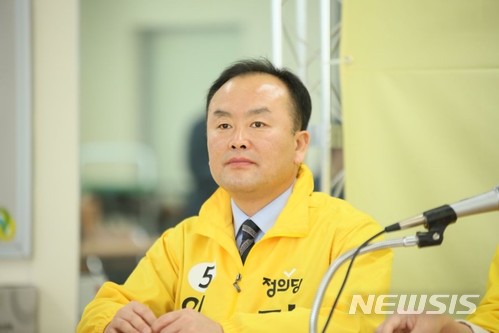 【서울=뉴시스】 옥성구 기자 = 정의당 인천시장 후보로 출마한 김응호 후보 (출처=김응호 후보 블로그) 2018.05.24. castlenine@newsis.com