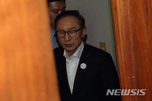 【서울=뉴시스】 사진공동취재단 = 이명박 전 대통령의 모습. 2018.05.23. photo@newsis.com