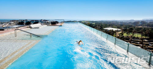 【서울=뉴시스】켄싱턴 제주 스카이피니티 풀.