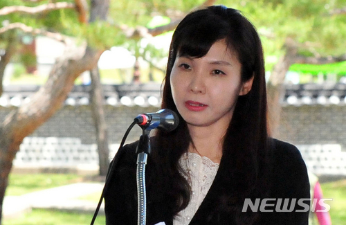 【광주=뉴시스】변재훈 기자 = 서지현 수원지검 성남지청 부부장검사가 지난 5월26일 광주 북구 국립5·18민주묘지 역사의문에서 열린 들불열사기념사업회 주관 제13회 들불상 시상식에서 소감을 말하고 있다. 2018.05.26 wisdom21@newsis.com
