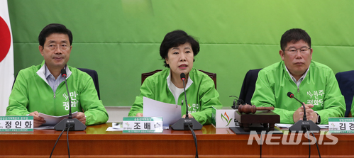 【서울=뉴시스】고승민 기자 = 조배숙(가운데) 민주평화당 대표. 2018.05.28. kkssmm99@newsis.com