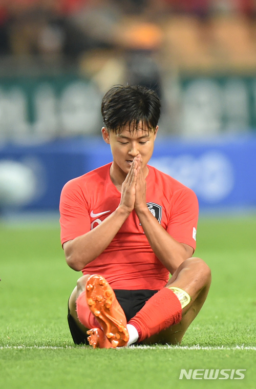 【대구=뉴시스】우종록 기자 = 2018 러시아월드컵을 앞둔 28일 오후 대구시 수성구 대구스타디움 월드컵경기장에서 열린 축구 국가대표 평가전 대한민국과 온두라스의 경기, 전반 대한민국 이승우가 아쉬워하고 있다. 2018.05.28. wjr@newsis.com