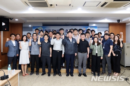 【부산=뉴시스】 제갈수만 기자 = 29일 부산교통공사 회의실에서 전국 도시철도 및 공항철도 운영기관 7곳(부산교통공사·서울교통공사·인천교통공사·대구도시철도공사·광주도시철도공사·대전도시철도공사·공항철도㈜)의 건축 전문가들이 모인 가운데 제8회 전국 도시철도 운영기관 건축협의회를 개최했다.2018.05.29. (사진= 부산교통공사 제공) photo@newsis.com