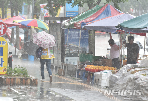 화요일부터 전국 비 주룩주룩…"날씨 계속 더워"