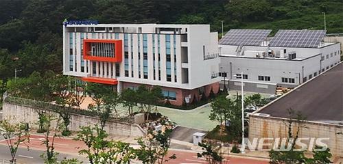  【부산=뉴시스】허상천 기자 = 부산시는 부산진해경제자유구역 미음 R&D허브 단지에 지역뿌리산업의 재도약을 지원 할 ‘첨단 표면처리센터’ 전용시설을 준공했다고 31일 밝혔다. 2018.05.31. (사진 = 부산시 제공) photo@newsis.com