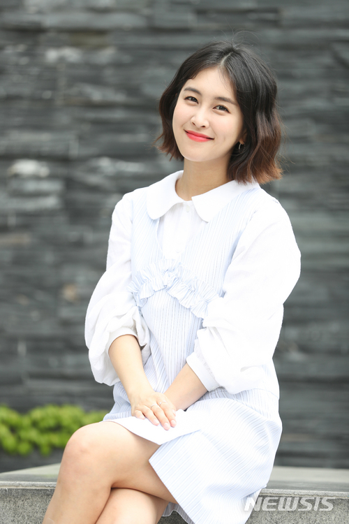 【서울=뉴시스】 조수정 기자 = 배우 박민지가 서울 충무로에서 뉴시스와의 인터뷰에 앞서 포즈를 취하고 있다. chocrystal@newsis.com