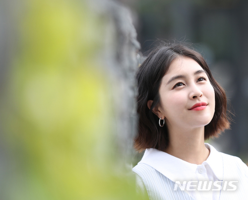 【서울=뉴시스】 조수정 기자 = 배우 박민지가 서울 충무로에서 뉴시스와의 인터뷰에 앞서 포즈를 취하고 있다. chocrystal@newsis.com