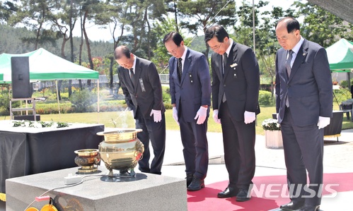 【영동=뉴시스】강신욱 기자 =1일 영동군 황간면 노근리평화공원에서 69주기 노근리사건 희생자 합동위령제가 거행되고 있다. 2018.06.01. (사진=영동군 제공) photo@newsis.com