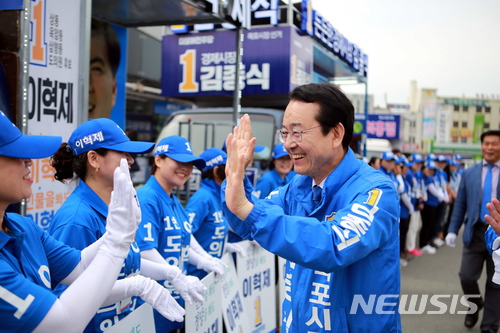 【목포=뉴시스】박상수 기자 = 6.13지방선거 전남 목포시장에 출마한 더불어민주당 김종식 후보. 2018.06.05. (사진=김종식 후보 선거사무소 제공) photo@newsis.com