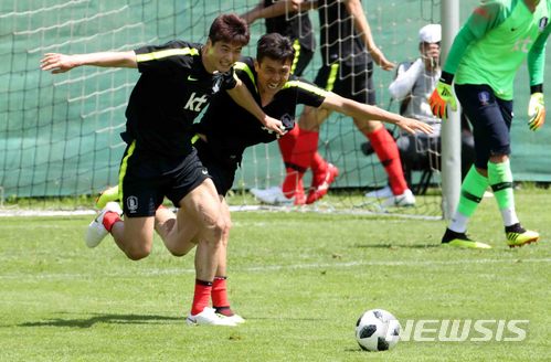 기성용(왼쪽), 구자철