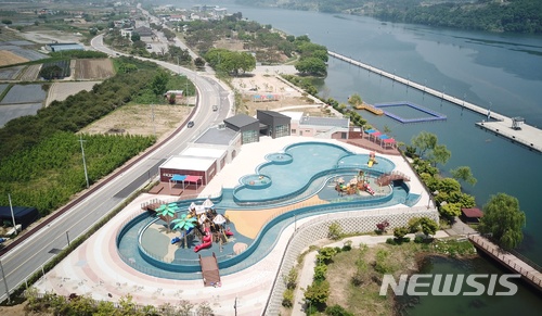 【충주=뉴시스】탄금호 물놀이장. (사진=충주시 제공) photo@newsis.com