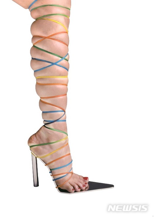 몸, 의도된 불편함의 사진전···'일부러 불편하게'