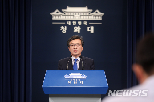 【서울=뉴시스】박진희 기자 = 김의겸 청와대 대변인이 7일 오후 청와대 춘추관에서 '드루킹 특별검사'를 발표하고 있다. 2018.06.07. pak7130@newsis.com 