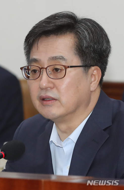 【서울=뉴시스】임태훈 기자 = 김동연 경제부총리 겸 기획재정부 장관이 8일 오전 서울 종로구 정부서울청사에서 열린 제1차 혁신성장관계장관회의 겸 제8차 경제장관회의에서 모두발언하고 있다. 2018.06.08.&nbsp; taehoonlim@newsis.com