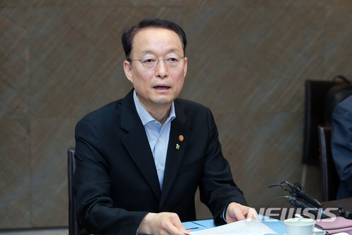 백운규 "수소차 생태계 조기 구축 지원...관련 규제 혁신"