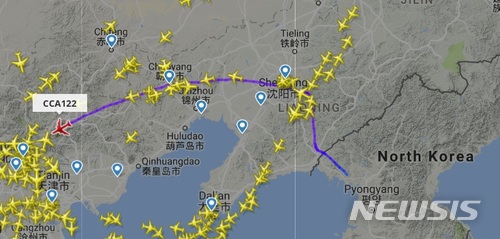 【서울=뉴시스】김정은 북한 국무위원장이 10일 북미 정상회담을 위해 싱가포르를 방문할 예정이라고 알려진 가운데 중국 에어차이나 소속 CA 122 항공편이 이날 오전 평양에서 이륙해 중국 베이징으로 향하고 있다. <출처 : 플라이트레이더24 캡처> 2018.6.10. 