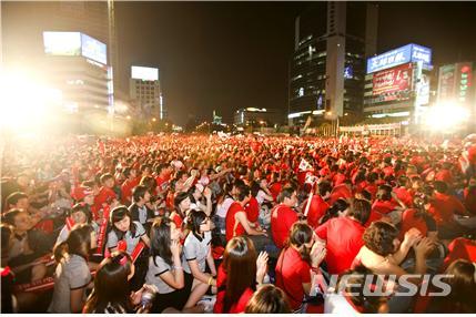 "월드컵이 오늘이야?" 대형 이슈 속 시민들 '시큰둥'