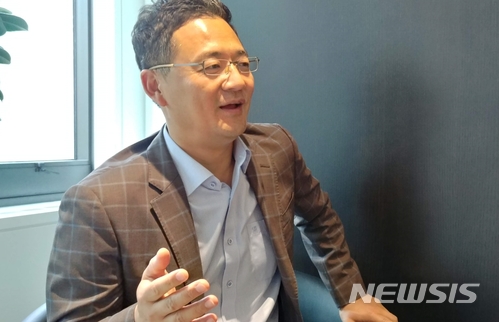 【서울=뉴시스】김종민 기자 = 정현석 콘페리헤이그룹(Korn Ferry Hay Group) 코리아 대표는 "나의 강점과 약점이 무엇인지, 또 내가 뭘 하고 싶은 것인지에 대해 '잡 서치(job search)'를 충분히 해볼 필요가 있다"면서 직장인들과 구직자들에게 성공적인 이직과 취업을 위해 너무 조급한 결정을 하지 말고 긴호흡을 갖고 준비할 것을 조언했다. 