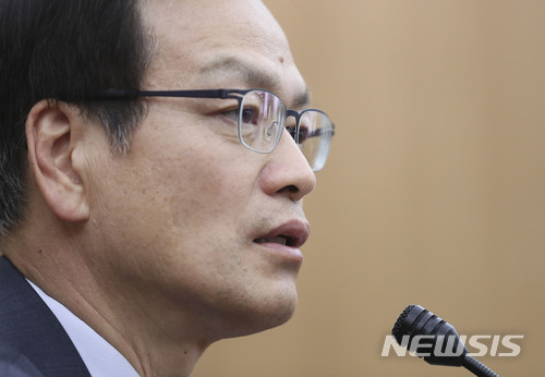 【서울=뉴시스】최진석 기자 = 허익범 특별검사가 지난 12일 서울 서초구 서울지방변호사회에서 열린 기자간담회에 참석해 발언을 하고 있다. 2018.06.12. myjs@newsis.com