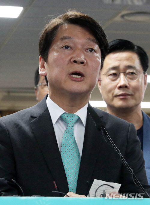 【서울=뉴시스】홍효식 기자 = 안철수 바른미래당 서울시장 후보가 13일 오후 서울 여의도 당사에서 6·13 지방선거 출구조사 결과 관련 입장을 밝히고 있다. 2018.06.13. yesphoto@newsis.com