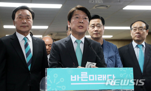 【서울=뉴시스】홍효식 기자 = 안철수 바른미래당 서울시장 후보가 13일 오후 서울 여의도 당사에서 6·13 지방선거 출구조사 결과 관련 입장을 밝히고 있다. 2018.06.13.&nbsp; yesphoto@newsis.com