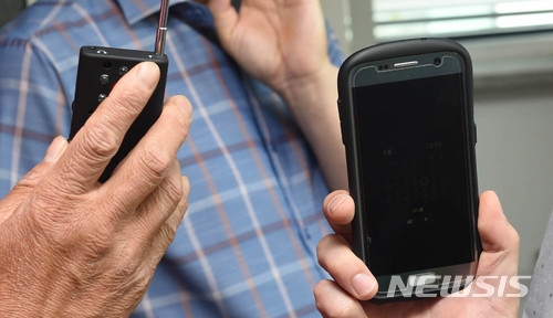 【금산=뉴시스】함형서 기자 = 14일 오후 6.13지방선거 금산군수에 출마했던 무소속 박범인 후보 선거 사무실에서 불법도청장치가 설치되어 있다는 의심 신고를 받은 경찰이 수사를 하고 있다. 2018.06.14.foodwork23@newsis.com