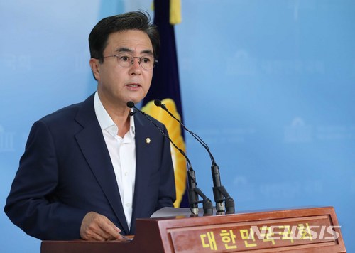 【서울=뉴시스】고승민 기자 = 자유한국당 김태흠 의원. 2018.06.14.kkssmm99@newsis.com