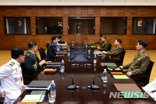 【서울=뉴시스】 14일 경기도 파주시 판문점 북측 통일각에서 남북 장성급 회담이 열리고 있다. 2018.06.14. (사진=국방부 제공) photo@newsis.com