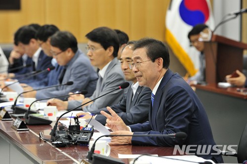 【서울=뉴시스】 3선에 성공한 박원순 서울시장이 14일 서울 중구 서울시청에서 열린 실·본부 국장 정례회의에 참석해 모두발언을 하고 있다. 2018.06.14. (사진=서울시 제공) photo@newsis.com