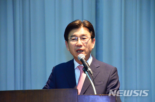 【서울=뉴시스】한국프랜차이즈산업협회는 지난 14일 서울 세종대에서 가맹사업 진흥을 주제로 '2018 춘계 한국프랜차이즈산업협회 포럼 및 한국프랜차이즈경영학회 학술대회'를 개최했다. 인사말을 하고있는 박기영 프랜차이즈산업협회장. 2018.6.15(사진=한국프랜차이즈산업협회 제공) photo@newsis.com