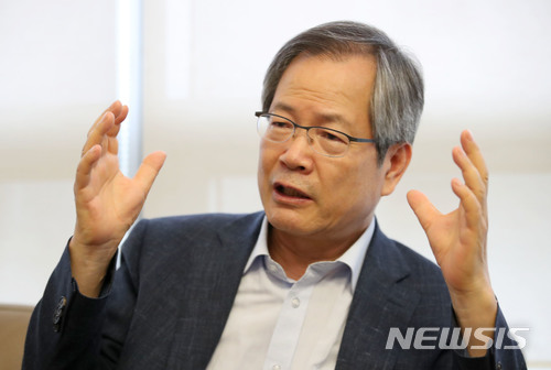 【서울=뉴시스】김선웅 기자 = 이명박 정부에서 청와대 외교안보수석을 지낸 천영우 한반도미래포럼 이사장. 2018.06.19.&nbsp; mangusta@newsis.com