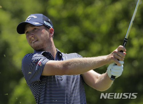 【사우스햄튼=AP/뉴시스】 대니얼 버거(미국)는 17일(한국시간) 미국 뉴욕주 사우스햄튼의 시네콕힐스(파 70)에서 열린 제118회 US오픈 3라운드에서 공동 선두에 올라섰다.