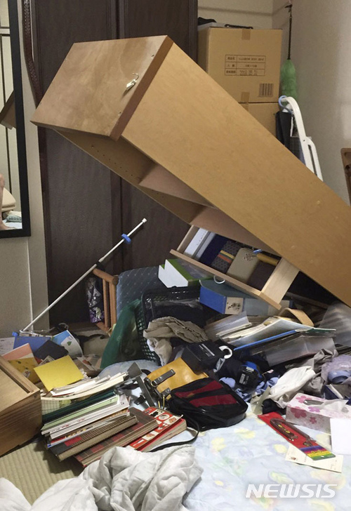 NHK "오사카 지진으로 3명 사망…부상자도 수십명 " 