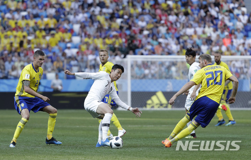 손흥민 "공격수 책임일뿐, 김민우 일부러 실수한 것 아니다"