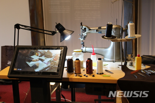 【서울=뉴시스】국립민속박물관 특별전 '세대를 넘어 - 수제화 장인' 수제화 제작 도구