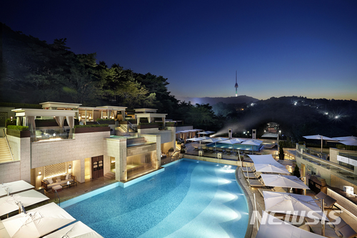 【서울=뉴시스】서울신라호텔 '어반 아일랜드' 야경.