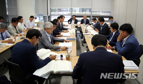 【홍성=뉴시스】양승조 충남도지사 당선인 정책자문단 회의 모습. 